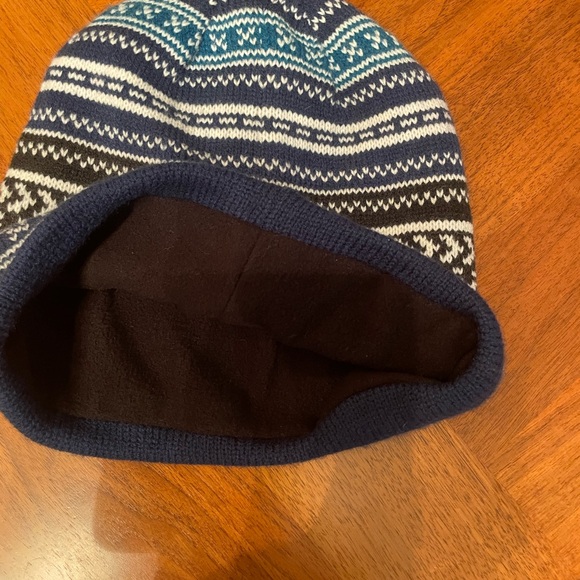 Boy’s fleece hat is in good condition - one size. - Picture 3 of 3